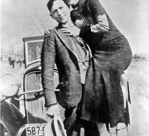 Bonnie Parker (à droite) et Clyde Barrow en 1933