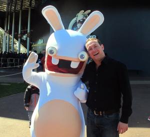 Damien Laquet au Futuroscope avec un Lapin Crétin