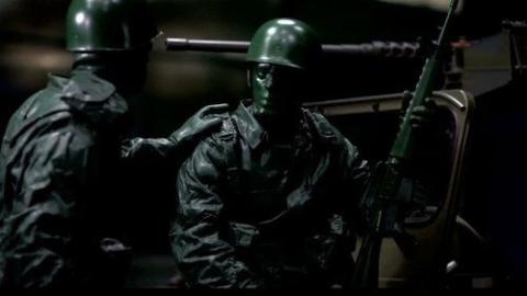 Épisode 1 – Petits Soldats