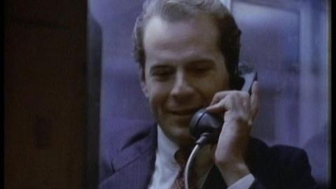 Épisode 1 – Le jour de la déchirure / Une petite paix bien tranquille