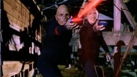 Épisode 12 – Un monde d'envahisseurs