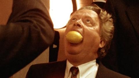 Épisode 1 – Un hôte indésirable