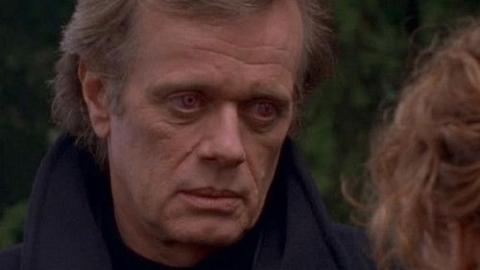 Épisode 4 – L'homme aux yeux violets