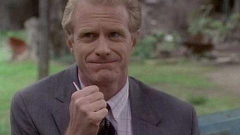 Épisode 1 – Mort d'un pigeon voyageur / Qui sème le vent / Objectif meurtre