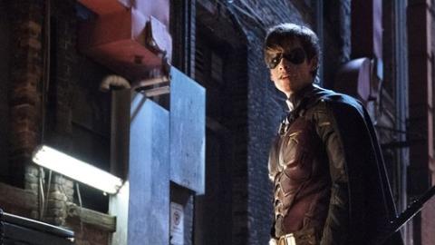 Épisode 1 – Titans