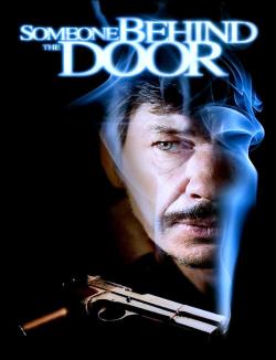 Quelqu'un Derrière la Porte