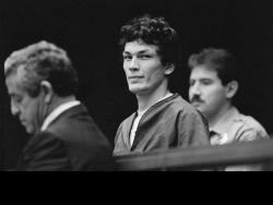 Le Traqueur de la Nuit: Chasse à l'Homme en Californie 