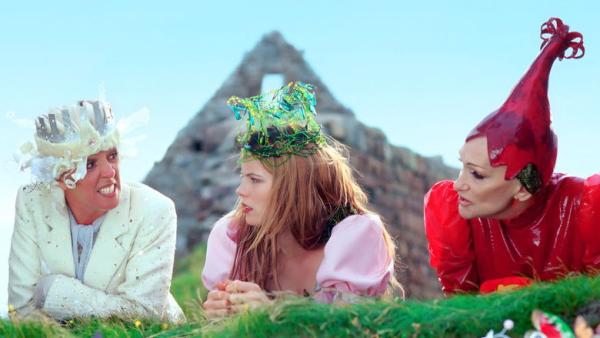 ALICE THROUGH THE LOOKING GLASS Trailer
