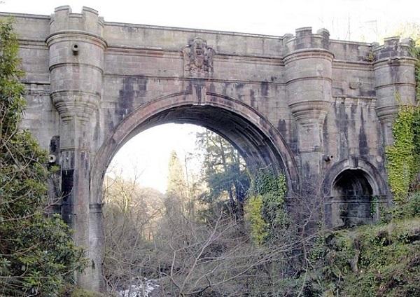 Le Dossier du pont des chiens suicidés