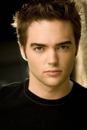 Drew Tyler Bell Drew Tyler Bell